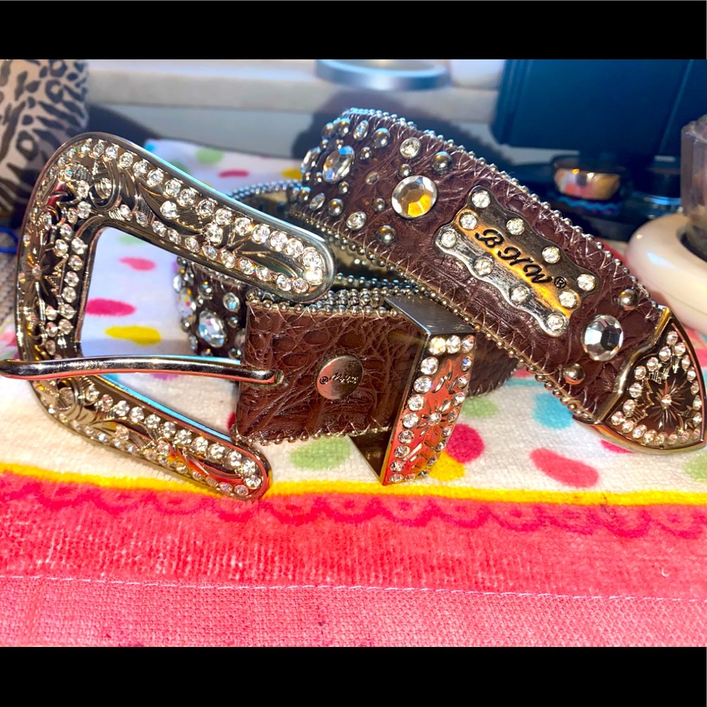 Ariat bedazzled belt, barely used.